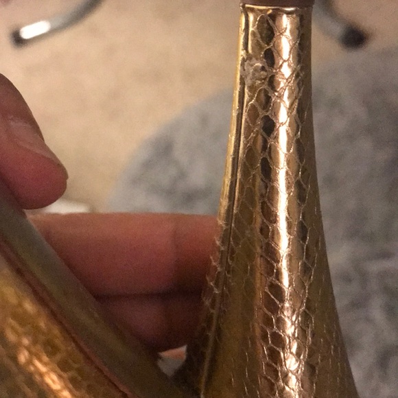 Authentic D&G gold metallic heels. Size 37.5 - Picture 8 of 8